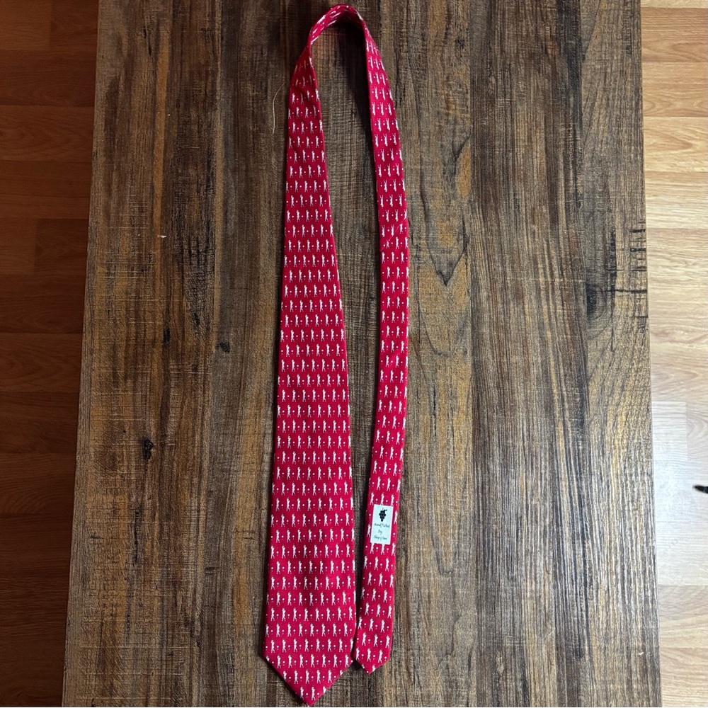 Vineyard Vines Red Golf Print Silk Tie – Novelty Necktie